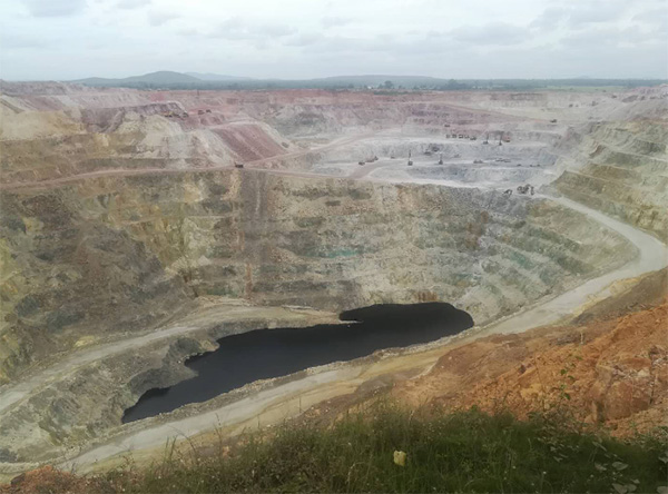 高温酷暑，九游体育(中国)官方网站智能凿岩设备异域扬威