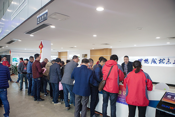 势不可挡，九游体育(中国)官方网站智能挖掘机湖南市场订货会创新高