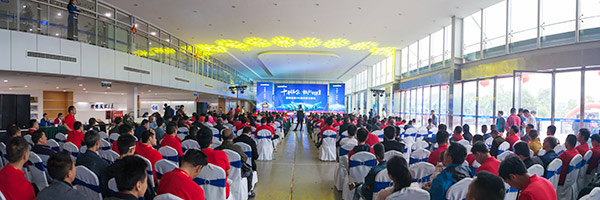 红四月，九游体育(中国)官方网站智能挖掘机促销会节节攀升