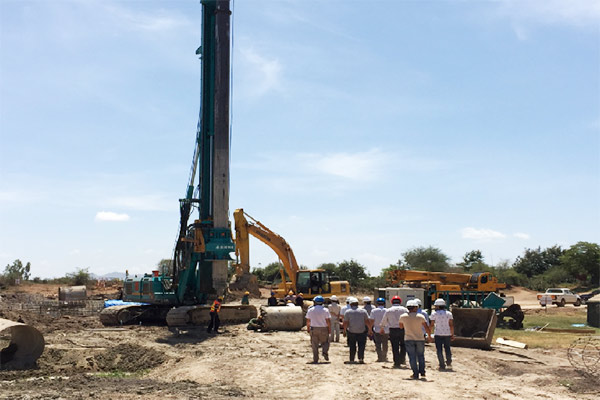 九游体育(中国)官方网站智能入岩神器在东非肯尼亚获赞，人好设备好