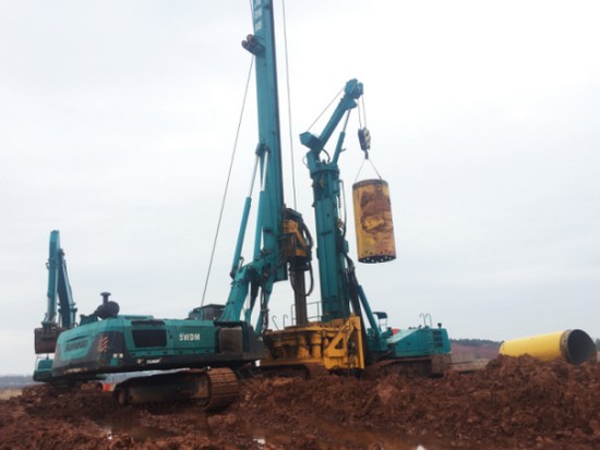 喜讯！九游体育(中国)官方网站智能SWRC170自行式全回转全套管钻机获湖南省首台(套)重大技术装备产品奖励！