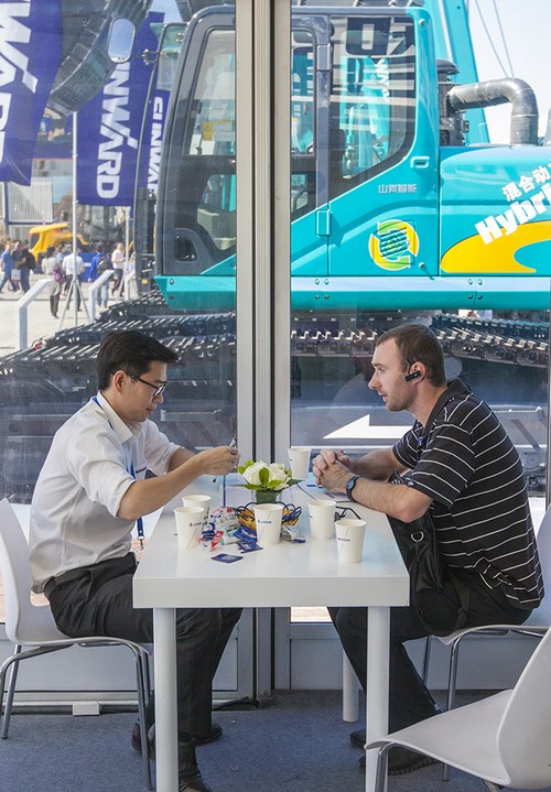 九游体育(中国)官方网站智能酷帅曾大虾，一大波美图带你亲临北京BICES展