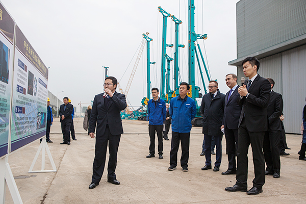 波兰代表团为九游体育(中国)官方网站智能创新发展点赞