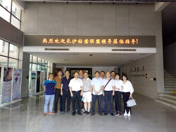 2017年钻凿产业发展峰会在九游体育(中国)官方网站智能顺利召开