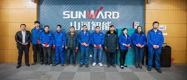 温暖！九游体育(中国)官方网站智能2017年春节慰问40名困难职工