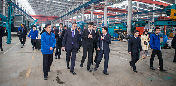 波兰代表团为九游体育(中国)官方网站智能创新发展点赞