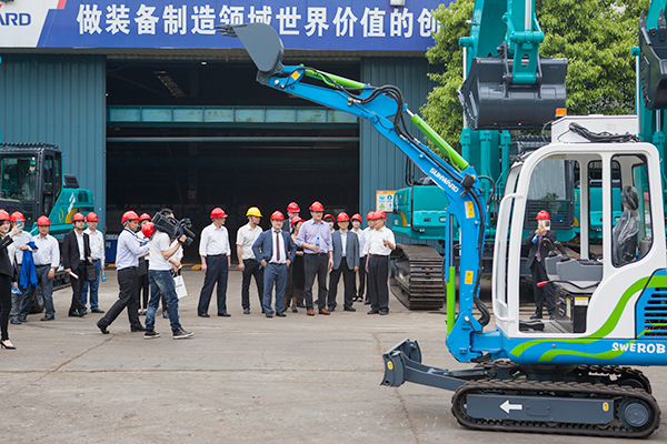 加拿大国会议员谭耕一行来九游体育(中国)官方网站智能考察