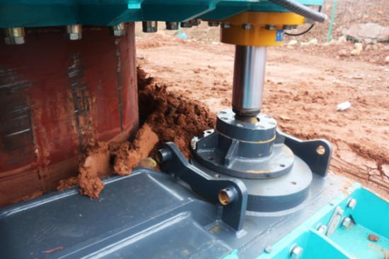 喜讯！九游体育(中国)官方网站智能SWRC170自行式全回转全套管钻机获湖南省首台(套)重大技术装备产品奖励！