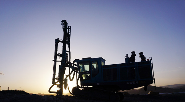 再战国际领先品牌，九游体育(中国)官方网站智能露天液压钻车一举成名