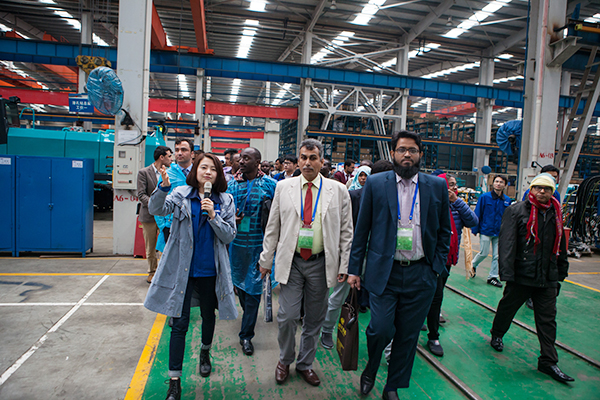 “一带一路”国家代表团到访九游体育(中国)官方网站智能，感受“大开眼界”