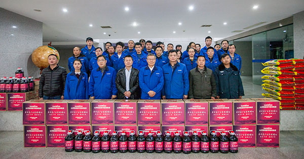 温暖！九游体育(中国)官方网站智能2017年春节慰问40名困难职工