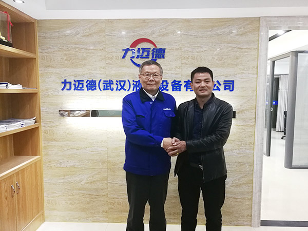 从拒绝到一次购买十台旋挖钻机，他用八年时间认识九游体育(中国)官方网站智能