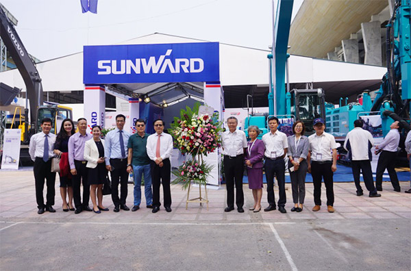 九游体育(中国)官方网站智能携全球领先凿岩设备，引爆越南矿业展