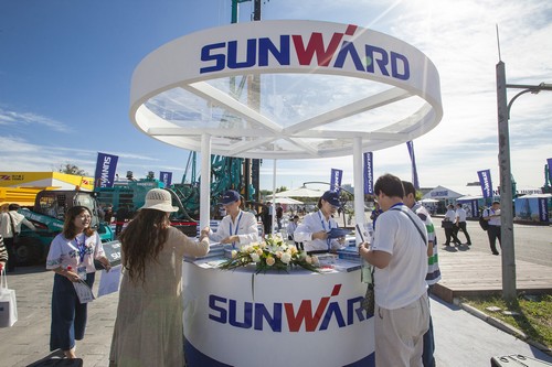 九游体育(中国)官方网站智能酷帅曾大虾，一大波美图带你亲临北京BICES展