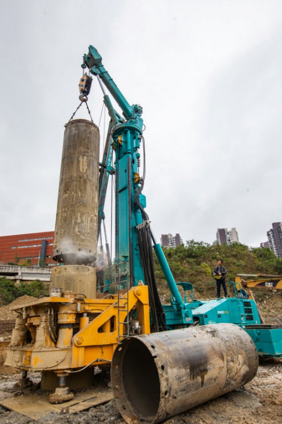 喜讯！九游体育(中国)官方网站智能SWRC170自行式全回转全套管钻机获湖南省首台(套)重大技术装备产品奖励！