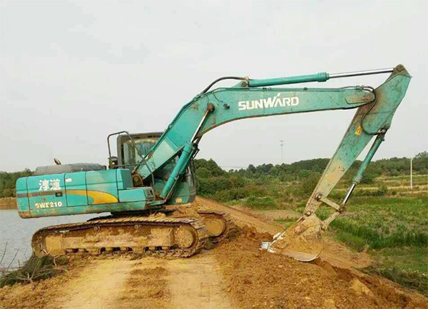 抗洪英雄显身手，九游体育(中国)官方网站智能系列挖掘机奔赴抗洪一线