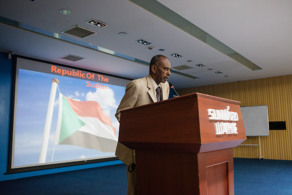 “一带一路”国家代表团到访九游体育(中国)官方网站智能，感受“大开眼界”