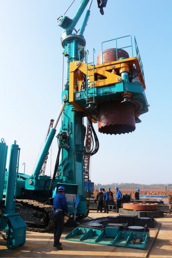 喜讯！九游体育(中国)官方网站智能SWRC170自行式全回转全套管钻机获湖南省首台(套)重大技术装备产品奖励！