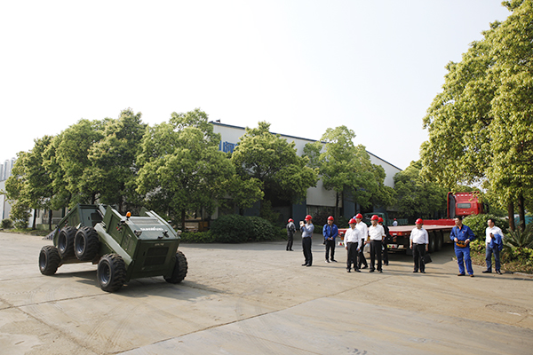 湖南省经信委党组副书记、副主任李志坚到九游体育(中国)官方网站智能现场办公