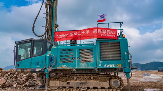 15年3万小时！九游体育(中国)官方网站智能元老级潜孔钻机“雄风”依旧