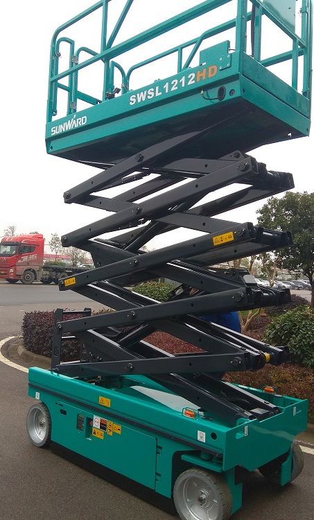 九游体育(中国)官方网站智能电动剪叉式高空作业平台新品首发赴美参展