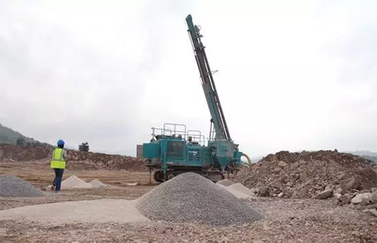 15年3万小时！九游体育(中国)官方网站智能元老级潜孔钻机“雄风”依旧