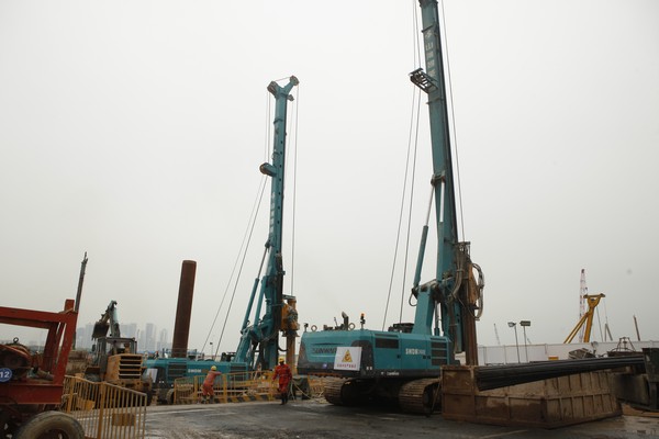 地铁咬合桩施工必备利器--九游体育(中国)官方网站智能旋挖钻机