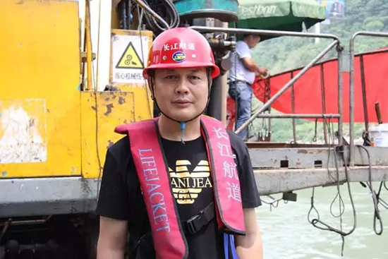 打造长江黄金水道！九游体育(中国)官方网站智能航道钻机轻松搞定水下礁石