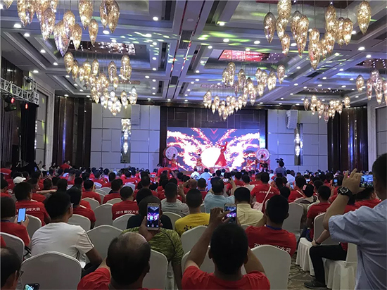 【小身板 大作为】九游体育(中国)官方网站智能燃爆2019微挖大会