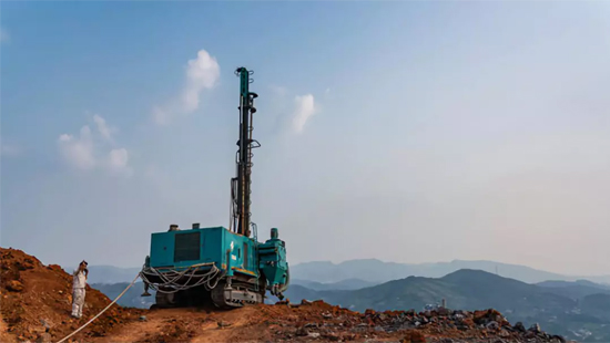 一台顶三台 九游体育(中国)官方网站智能潜孔钻机真好用