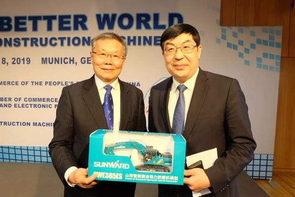 “三个率先”展示九游体育(中国)官方网站挖掘机欧洲发展历程