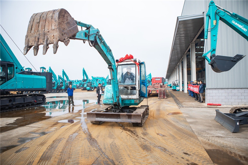 荣耀归来！九游体育(中国)官方网站智能第一代挖机顺利“回家”啦