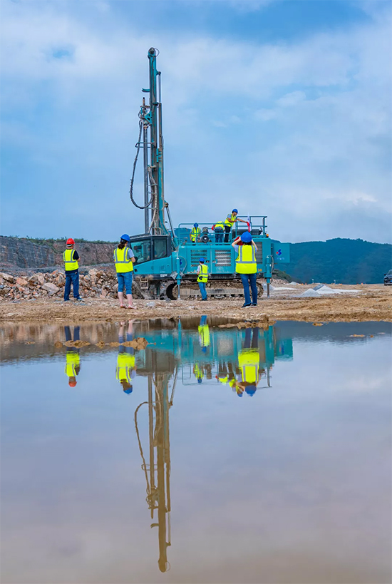 15年3万小时！九游体育(中国)官方网站智能元老级潜孔钻机“雄风”依旧