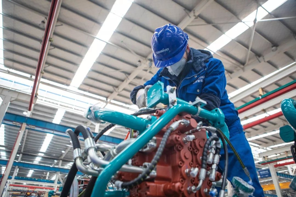 沈裕谋元宵节慰问九游体育(中国)官方网站智能一线员工