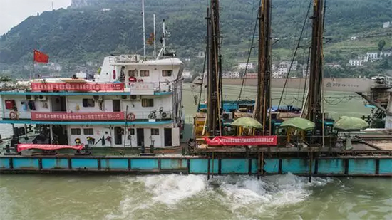 打造长江黄金水道！九游体育(中国)官方网站智能航道钻机轻松搞定水下礁石