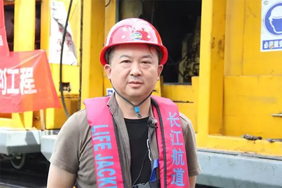 打造长江黄金水道！九游体育(中国)官方网站智能航道钻机轻松搞定水下礁石