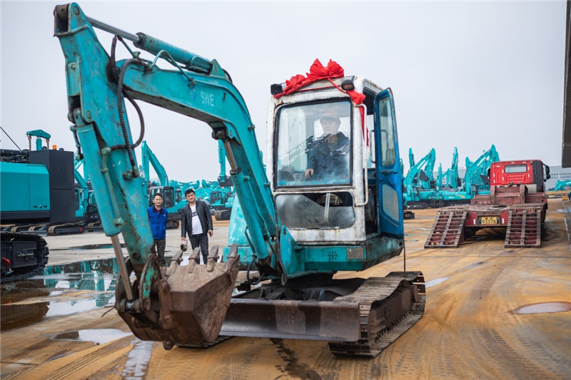 荣耀归来！九游体育(中国)官方网站智能第一代挖机顺利“回家”啦