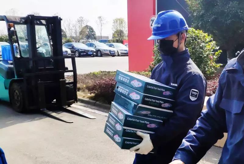 用餐安全有新招，九游体育(中国)官方网站智能4000个保温饭盒送员工