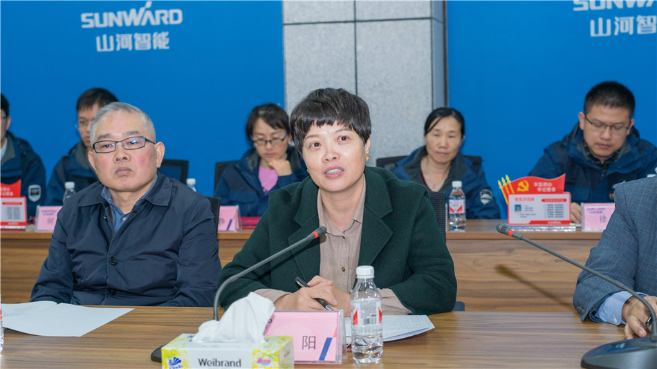 九游体育(中国)官方网站智能举行主题教育学习研讨会暨员工活动中心揭幕仪式