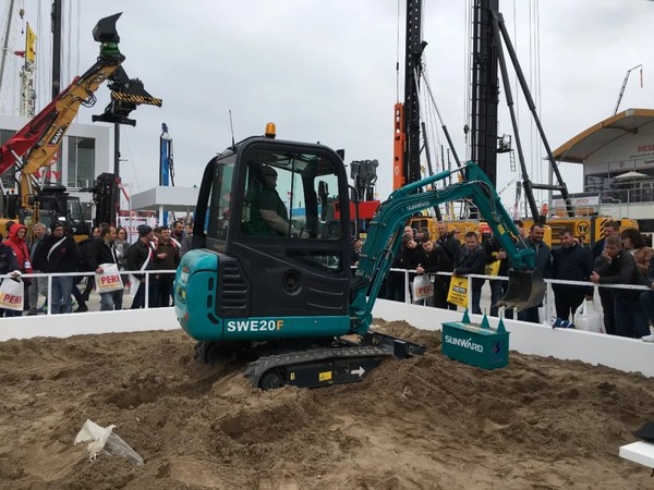 “三个率先”展示九游体育(中国)官方网站挖掘机欧洲发展历程