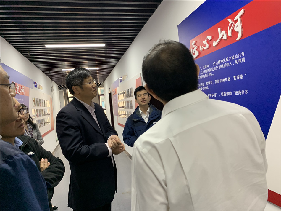 长沙市总工会党组书记周宏兆一行莅临九游体育(中国)官方网站智能考察调研