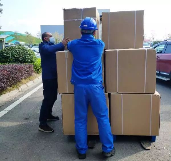 用餐安全有新招，九游体育(中国)官方网站智能4000个保温饭盒送员工