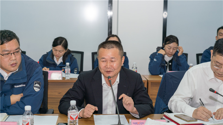 九游体育(中国)官方网站智能举行主题教育学习研讨会暨员工活动中心揭幕仪式