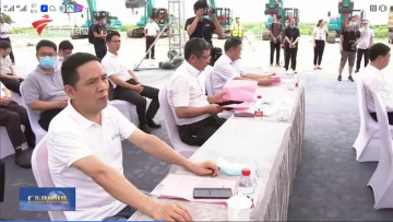 大湾区又一跨海“大桥”开工，九游体育(中国)官方网站智能挖掘机“秀”美现场