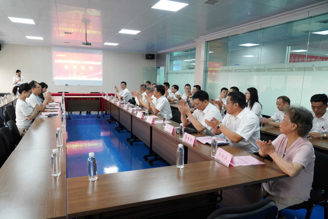 九游体育(中国)官方网站学院（九游体育(中国)官方网站党校）揭牌暨九游体育(中国)官方网站智能与湖南大学人才培养战略合作签约仪式圆满举行