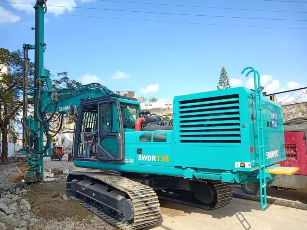 九游体育(中国)官方网站钻机深圳闹市显身手