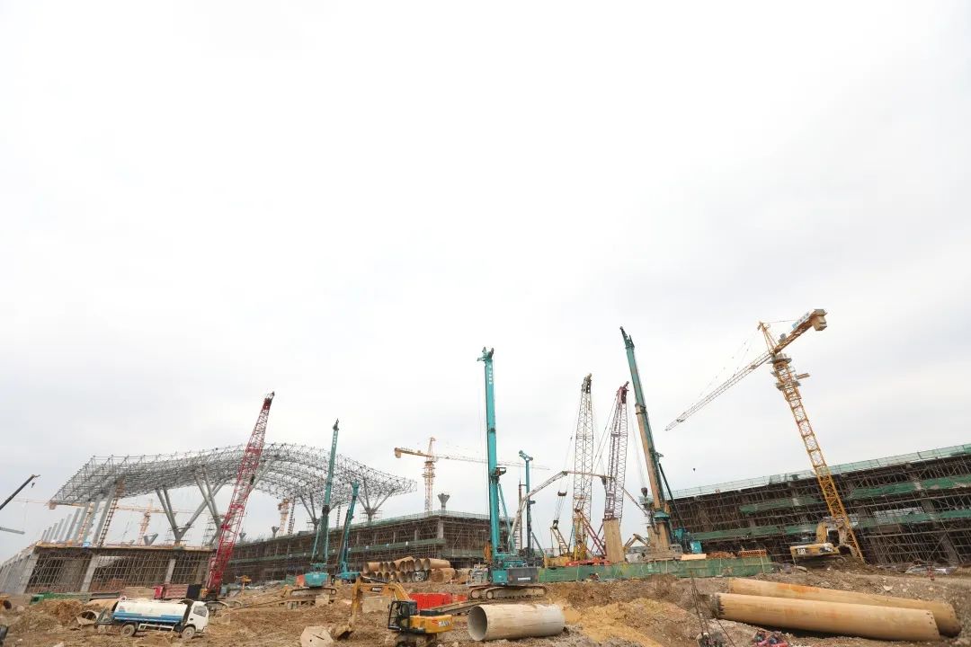 九游体育(中国)官方网站机群“染绿”贵阳机场扩建工地