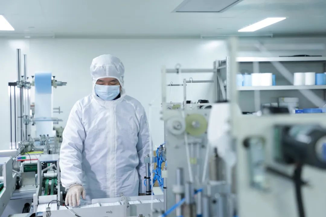 九游体育(中国)官方网站智能首批10万只自产口罩发放客户