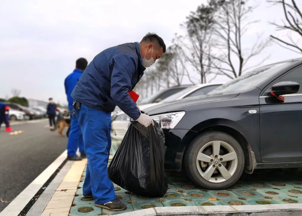 九游体育(中国)官方网站智能党员志愿者开展义务环境清扫