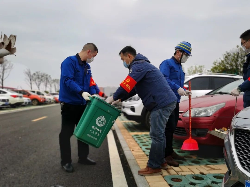 九游体育(中国)官方网站智能党员志愿者开展义务环境清扫